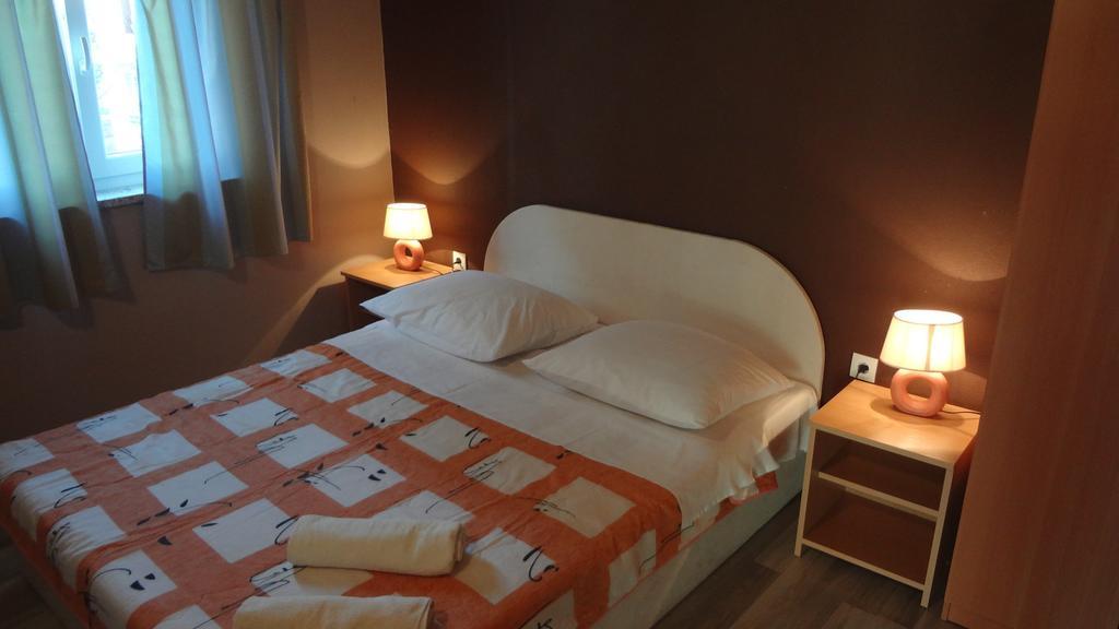 Apartments Laura I Angelina Tribalj Chambre photo