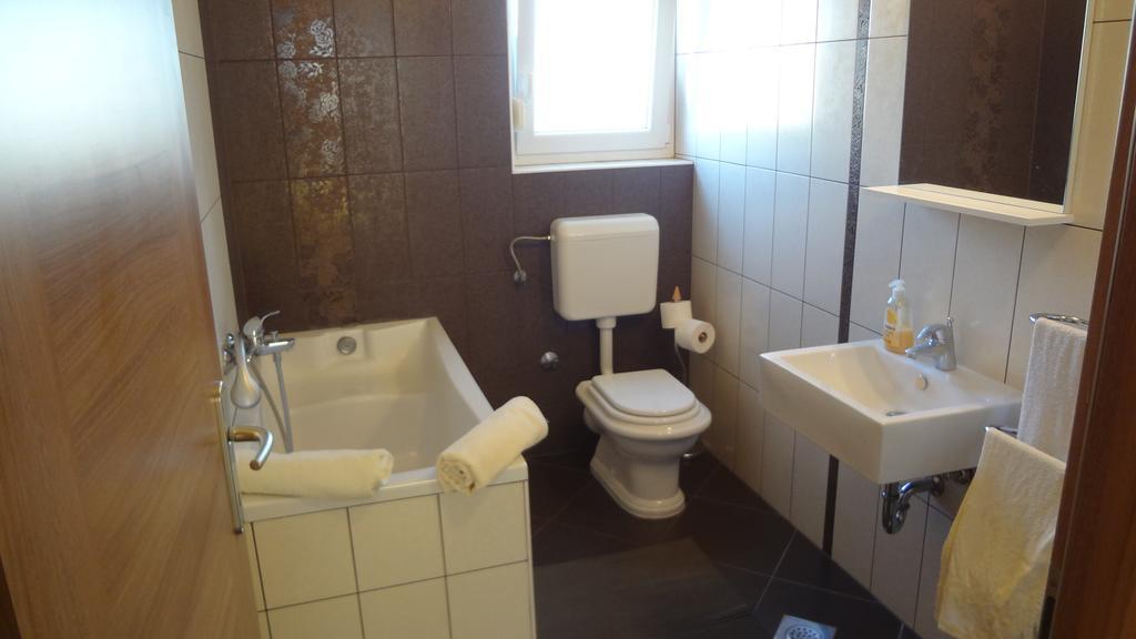 Apartments Laura I Angelina Tribalj Chambre photo