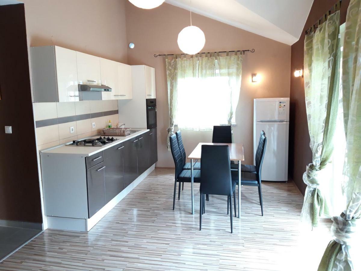 Apartments Laura I Angelina Tribalj Extérieur photo